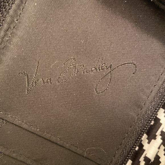 Vera Bradley Wristlet Red White Floral Card Slots Change Bill Slots Snap pocket - Picture 13 of 17